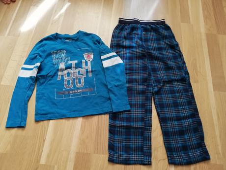 Pyžamo v peknom stave 122/128, lupilu,122