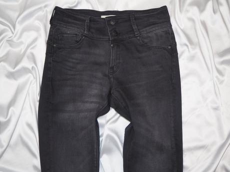 Luxusné strečové rifle c. o. j, s