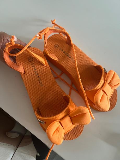 Oranzove sandale, 34