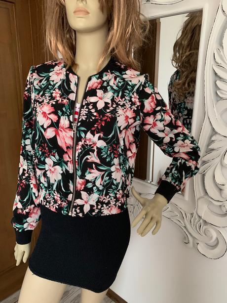 Kvetovana bomberka tally weil, tally weijl,s