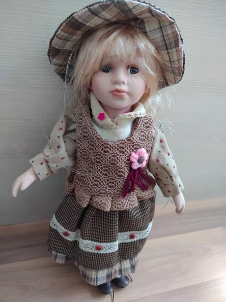 Porcelánová bábika,