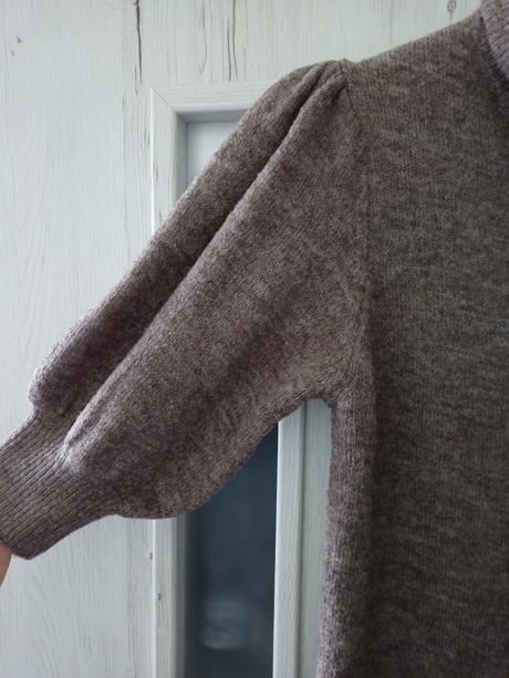 Rolakove svetrove saty, s