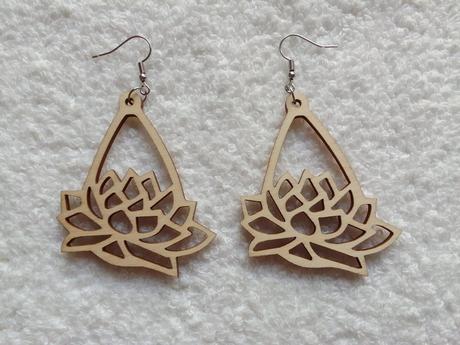 Drevené náušnice kvet lotos, 