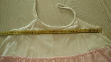 Šaty na ramienka strihom do a, 134