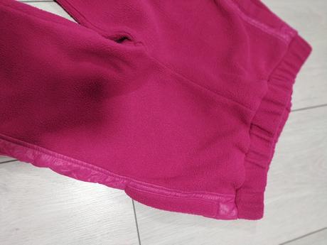 Teplé dejové tepláky, 134