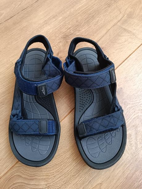 Tmavomodre sandale 37, sprandi,37