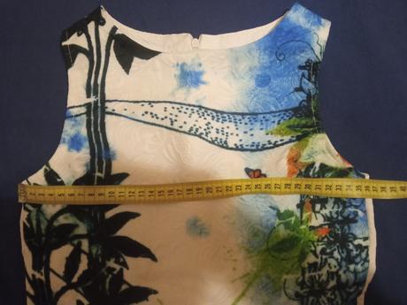 Elegantné šaty gitara a ruže, 146