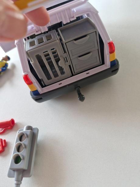 Polícia požiarnik sam, 