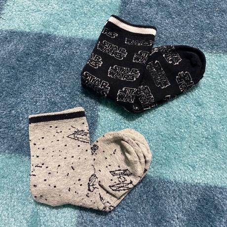 Darujem rôzne ponožky, 27