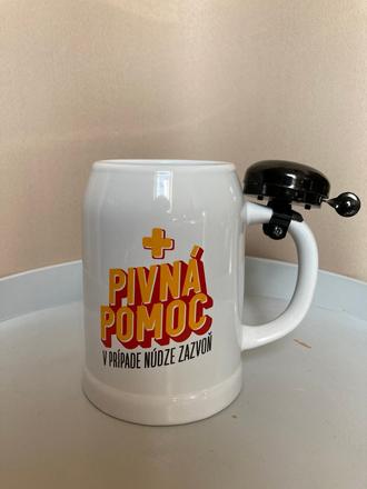 Vtipný keramický krígeľ so zvončekom pivná pomoc, 