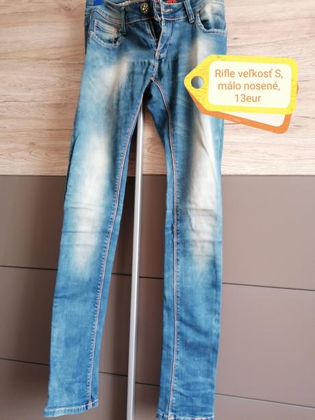 Balík oblečenia, s