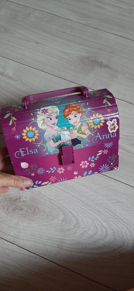 Rozne ruksasy a kufriky,