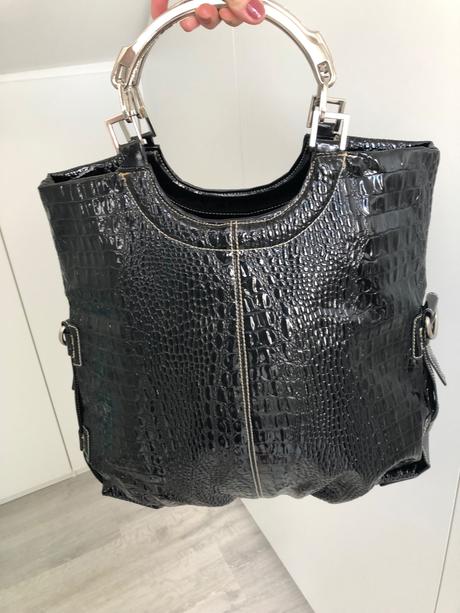 Velka lakovana kabelka, 