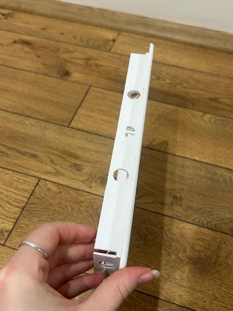 Biele plastové revízne dvierka,