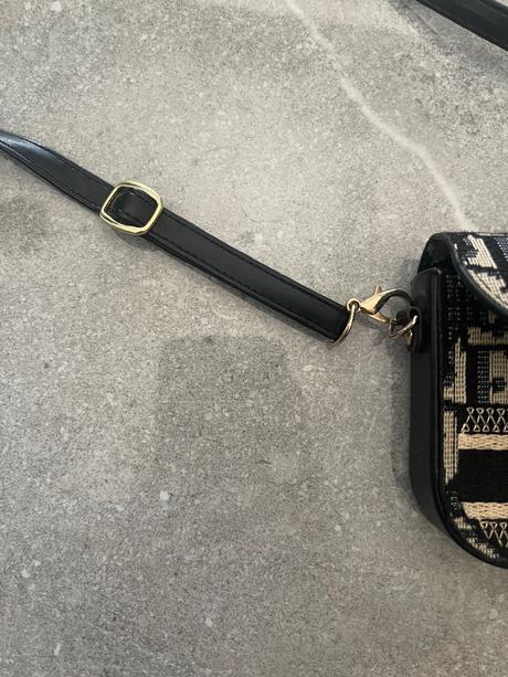 Kabelka na telefón, 