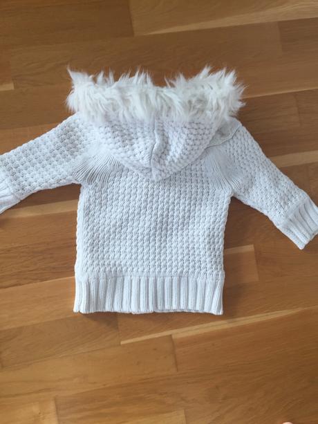 Teply svetrik s kozusinkou, gap,86