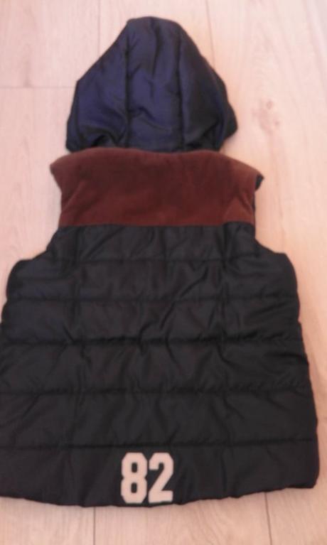 Prešívaná vesta s kapucňou na zips a patentky, lupilu,116