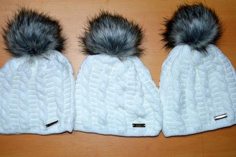 Čiapočka s pravým jemným brmbolcom,