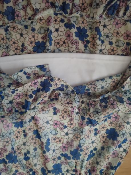 Kvietkovane šaty, 158