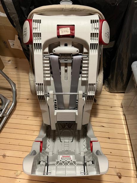 Autosedacka romer, römer