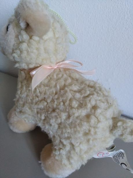 Ovečka so zvončekom,