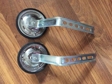 Predam pomocné železné kolieska,