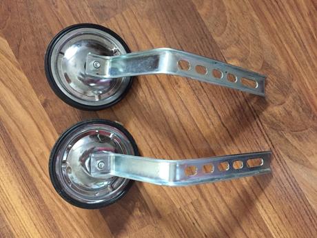 Predam pomocné železné  kolieska, 