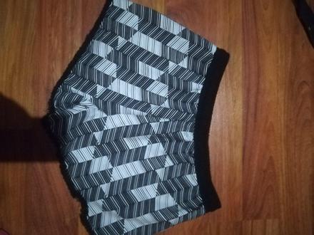 Bieločierne šortky, reserved,l