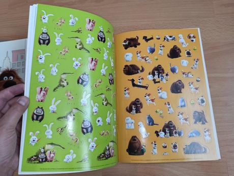 The secret life of pets activity sticker colouring, 