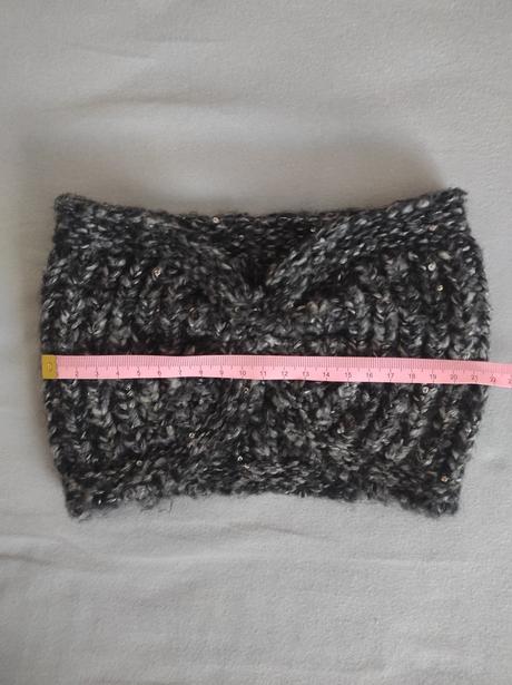 Tmavo sivá štrikovaná čelenka,