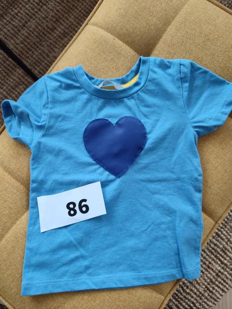 Pískacie tričko, 86