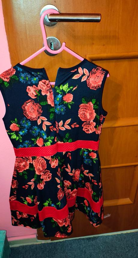 Nové spoločenské šaty s bolerkom, 146