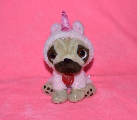 Psík mops od značky keel toys,
