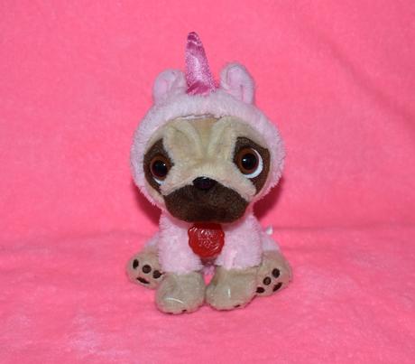 Psík mops od značky keel toys,