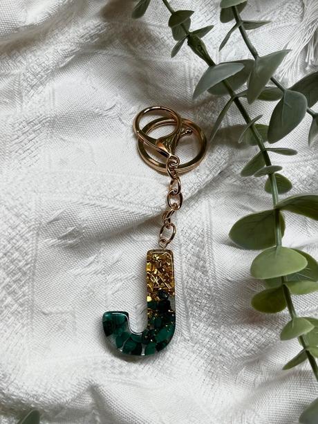 Ručne vyrobené živicové kľúčenky, 