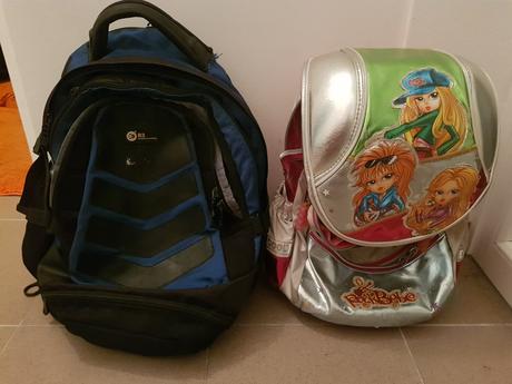 Školské tašky nosené mojimi dvojičkami ešte poslúž,