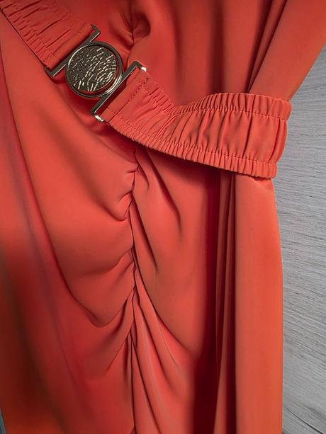 Krasne elegantne saty, l