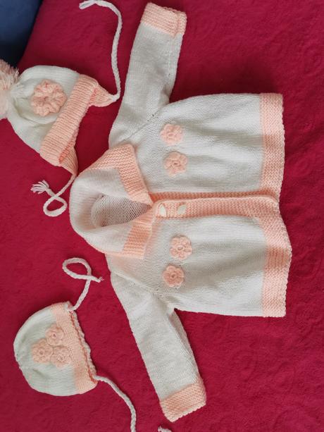 Štrikovany kabatik+2 ciapky, 68