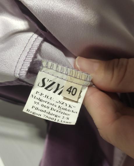 Satenove saty s brosnou, 38