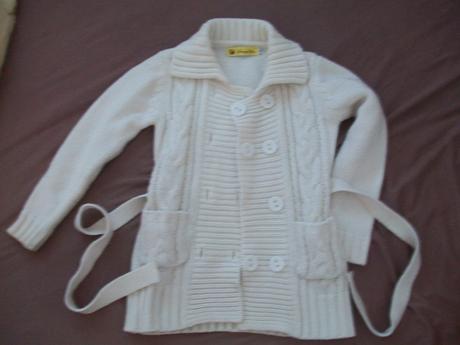 Svetrik biely 104/110, 104