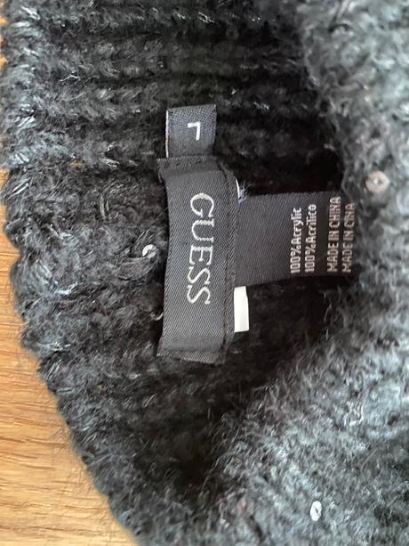 Čiapka guess nenosena, guess