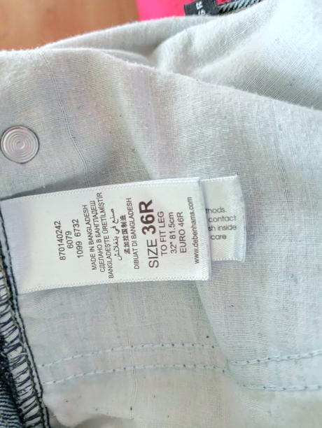 Rifle a tričká zdarma, 32