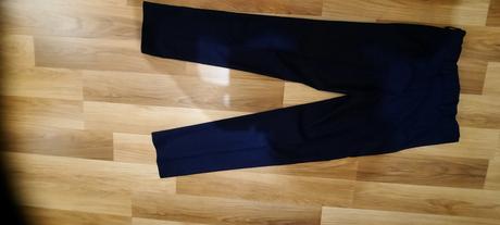 Oblek, nohavice, košeľa a topánky na 1. sv. p., 140