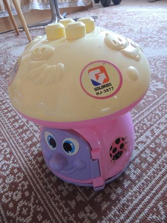 Stavebnica vo veselom domčeku, 