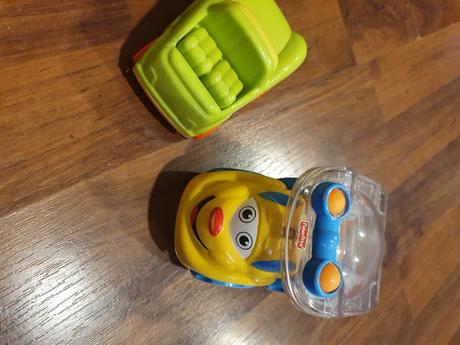 Prvé autíčka - fisher price - cena spolu,