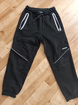 Čierne tepláky, c&a,140