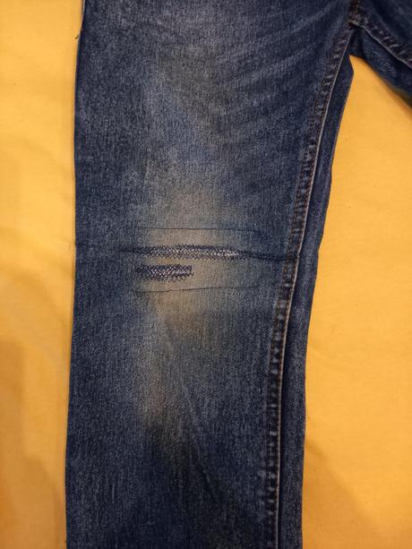 Rifle so šitím na kolene, 140