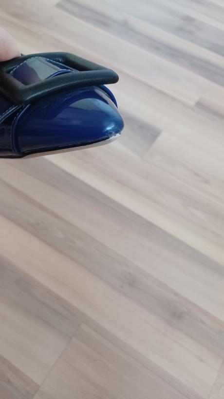 Tmavomodré baleríny, 37