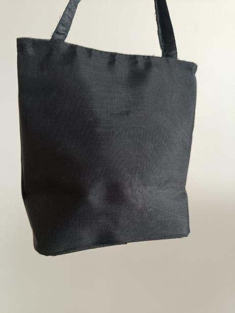 Malá čierna kabelka, 