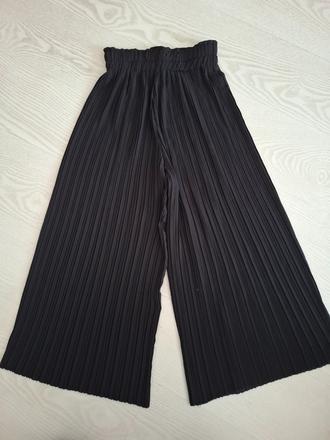 Čierne široké skladane nohavice, bershka,s